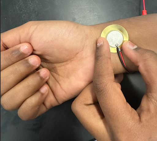 The piezoelectric sensor on unbending and bending wrist.